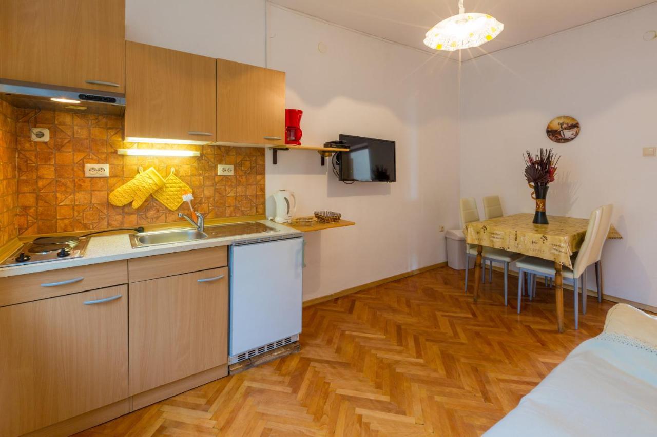 Jasminka Loncaric Apartment Crikvenica Exterior photo